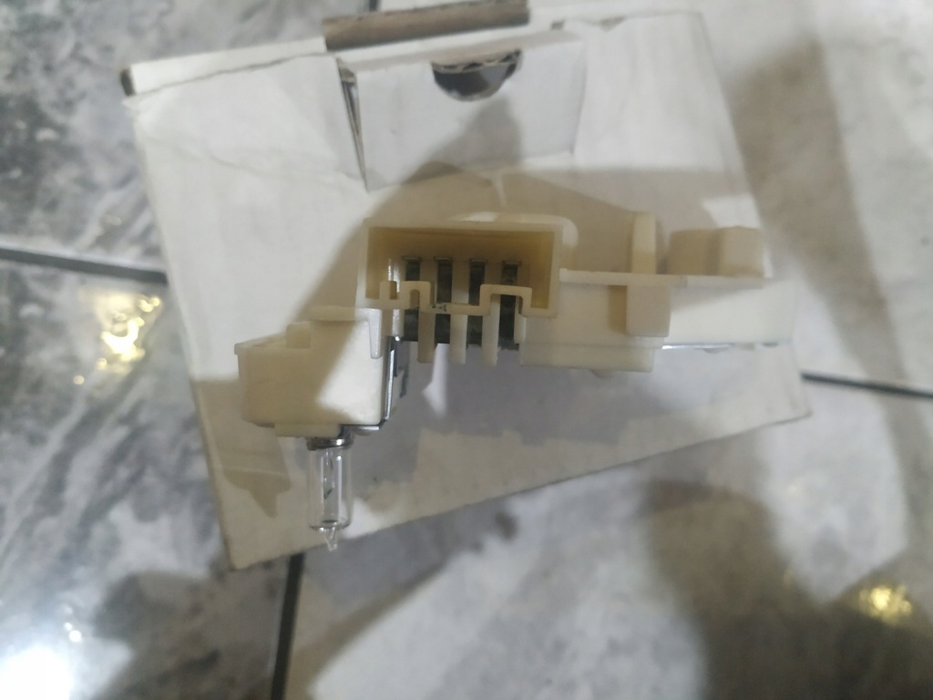 фото №8, Кронштейн лампочка лампы багажник. pt bmw e91 318 320 323