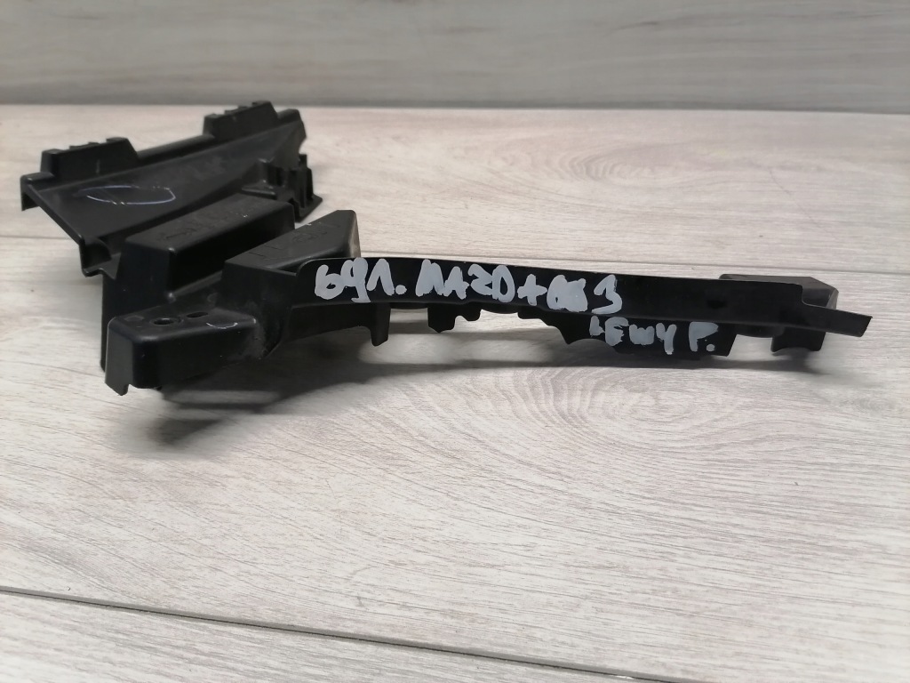 Mazda 3 2019 направляющая бампер левый перед - bckn-50m42 Недорого