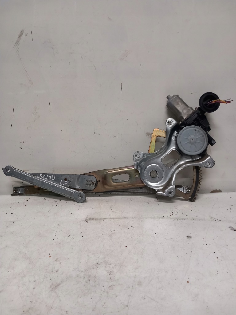 фото №1, Подъемник стекло левый перед 85720-58010 toyota prius