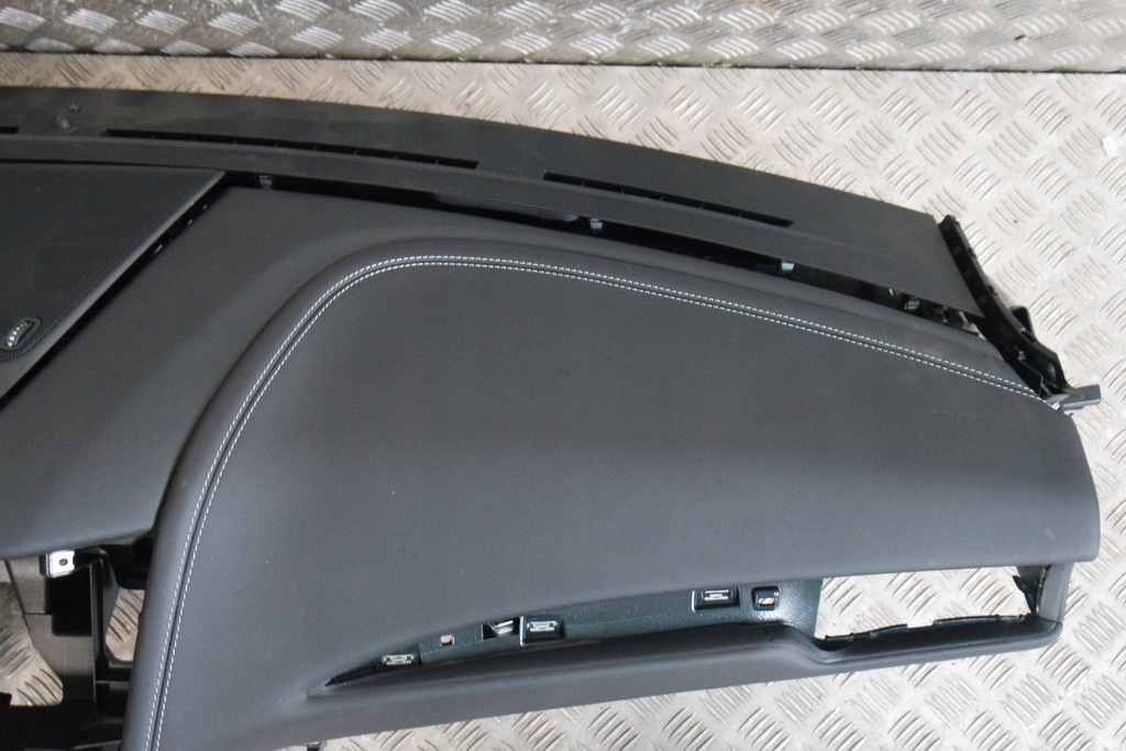 фото №9, Консоль приборная панель кожа nappa maserati levante