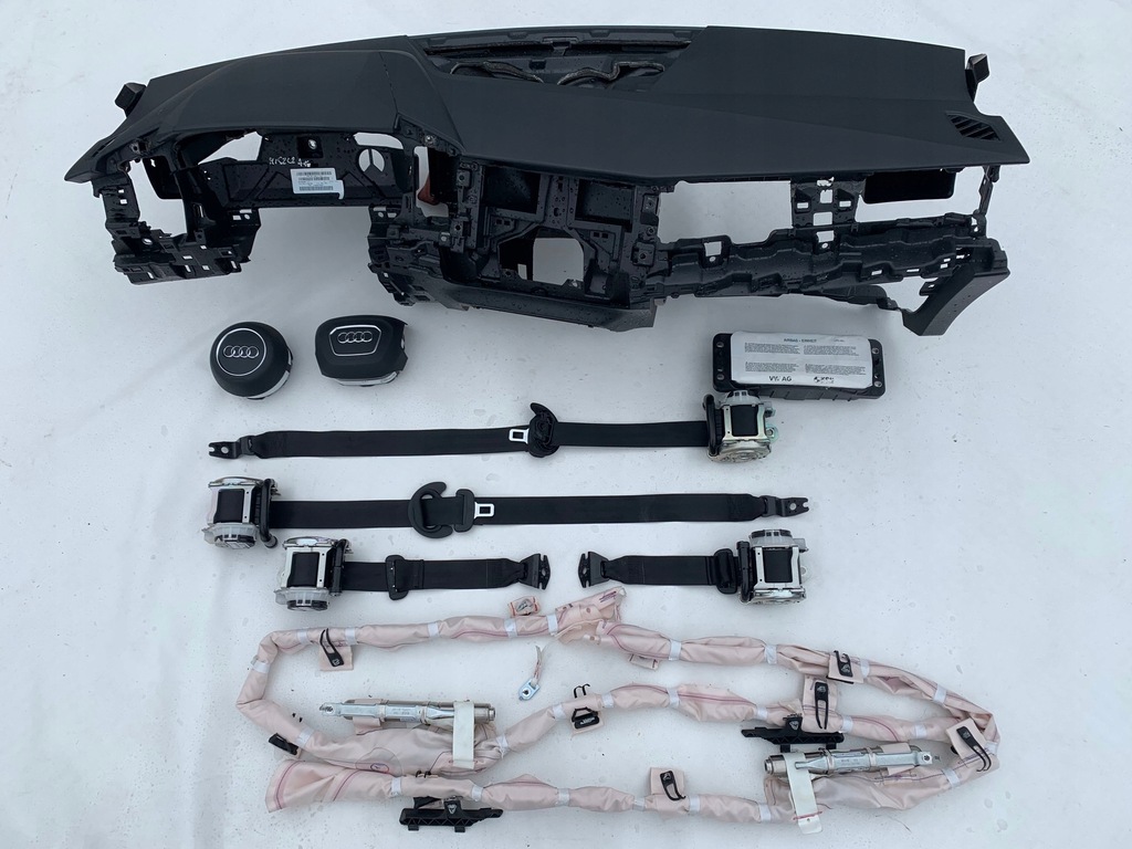 фото №5, Audi a1 82a приборная панель приборная панель консоль подушки безопасности ремни