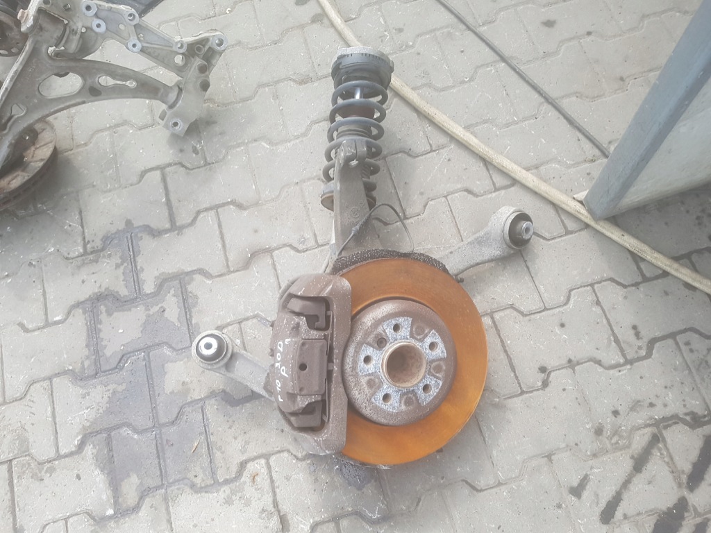 фото №1, Bmw f10 3.0 d амортизатор поворотный кулак правая перед