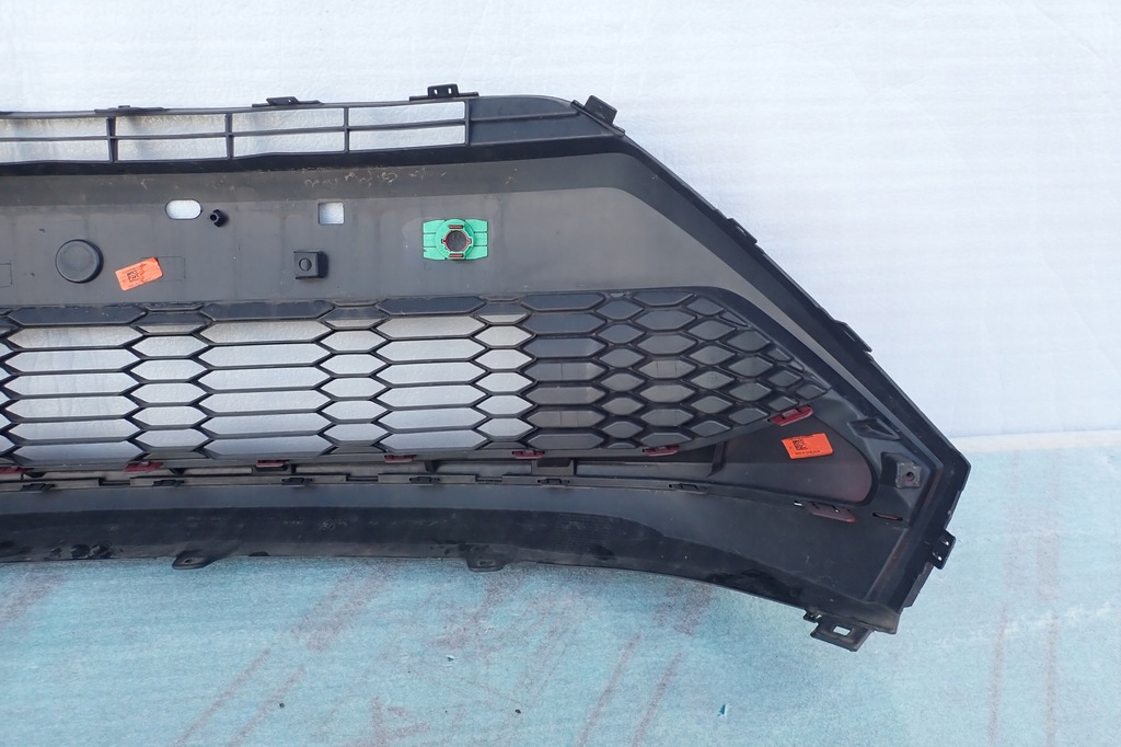 фото №8, Toyota c-hr lift - решётка средняя бампера