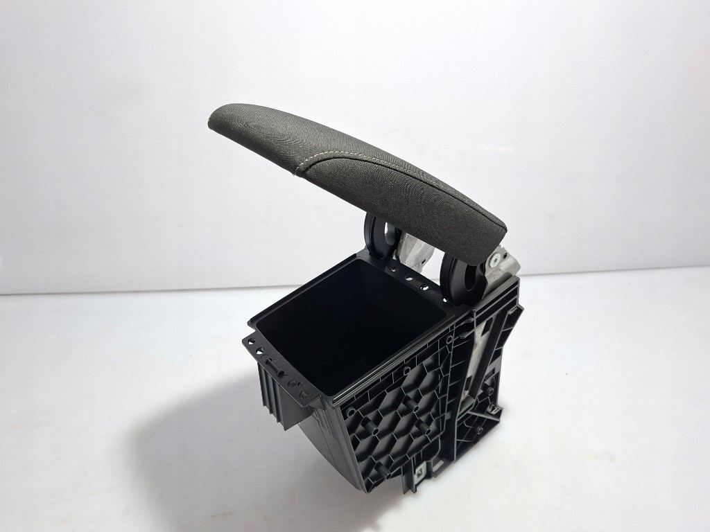 фото №10, Vw golf sportsvan 2015 подлокотник средний бардачок материал super состояние