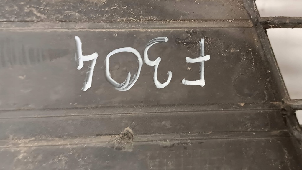 Решётка бампера средняя перед renault megane iii 622540001r Недорого