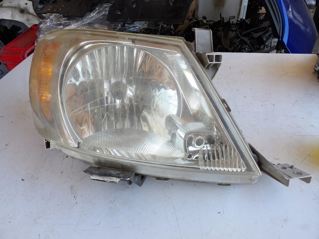 фото №1, Права передня лампа toyota hilux
