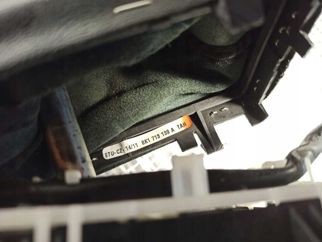 фото №9, Audi a4 b8 a5 8t ручка домкрат передач 8k1713139a