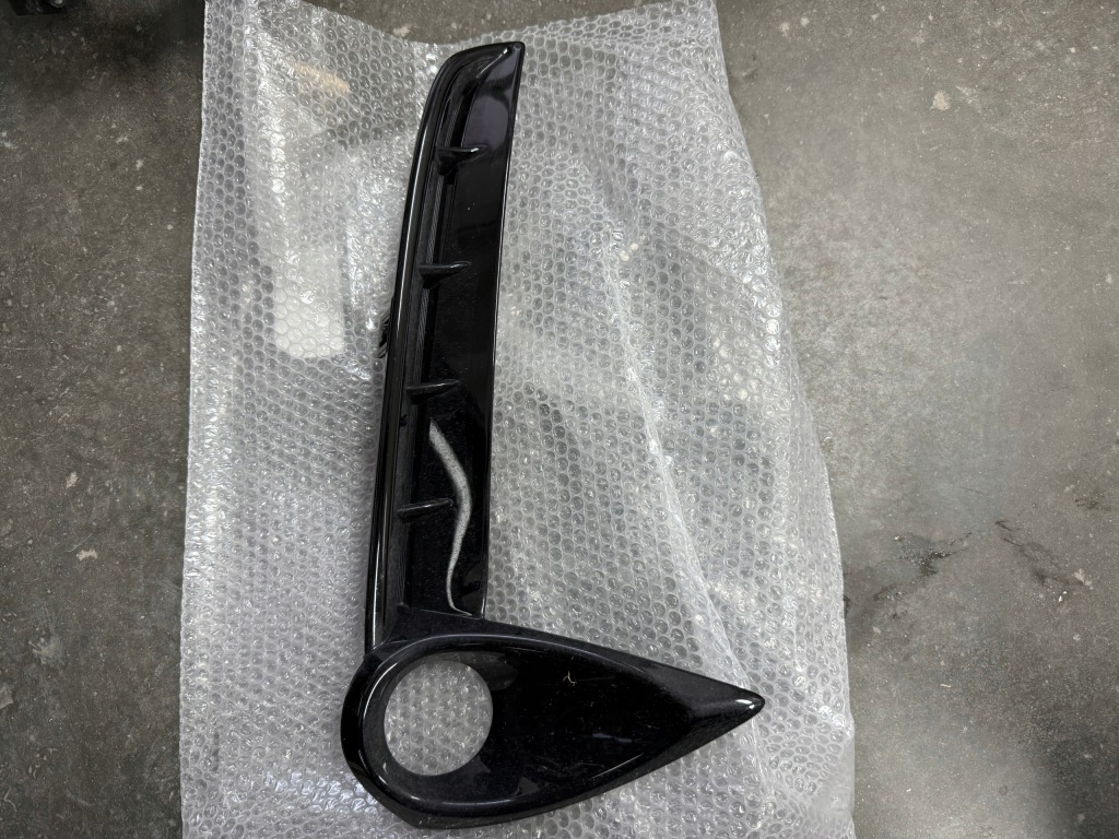 фото №1, Решітка протитуманної фари права lexus ux 81481-76060 оригінальна