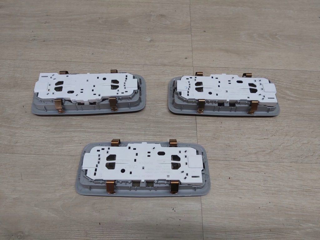 фото №5, Toyota auris ii avensis t27 лампа потолочный задняя салонная 81250-05030