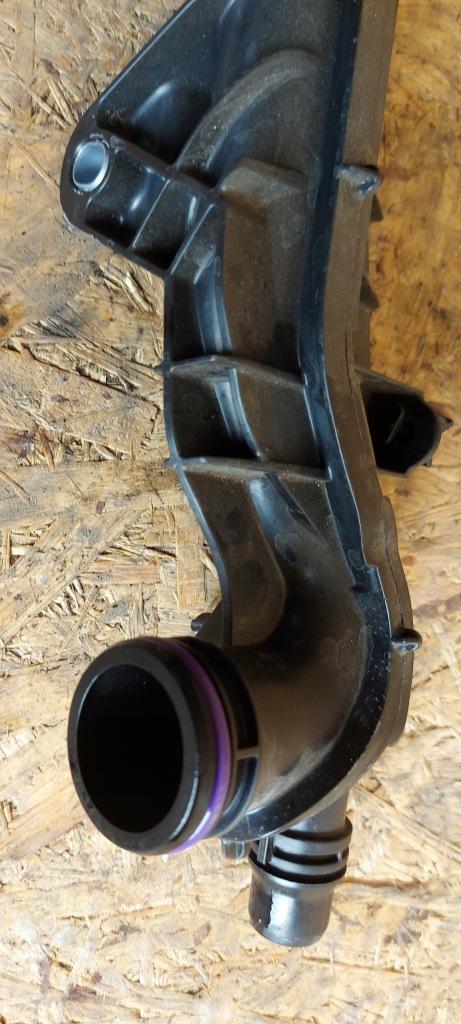 Peugeot 208 2 1.2 thp новый труба пабтрубок  шланг воды Доставка