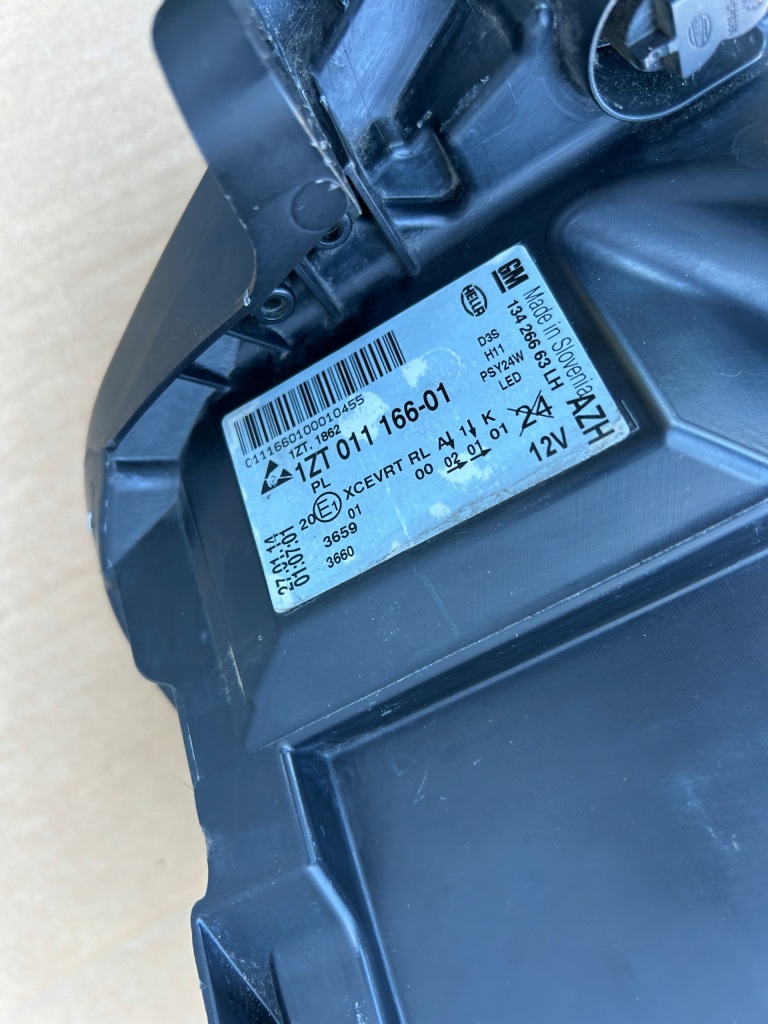 Фара левая передняя opel insignia a рестайлинг  ксенон led 13426663 Киев