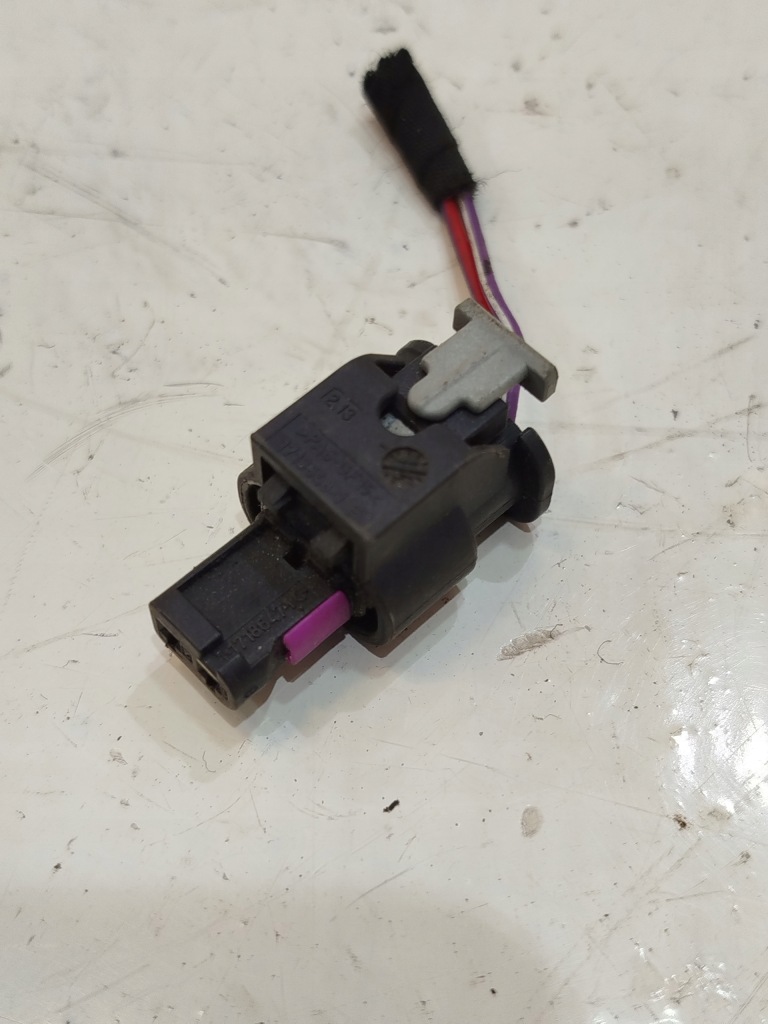 Купити Колодка штекер vw golf vii 4f0973702