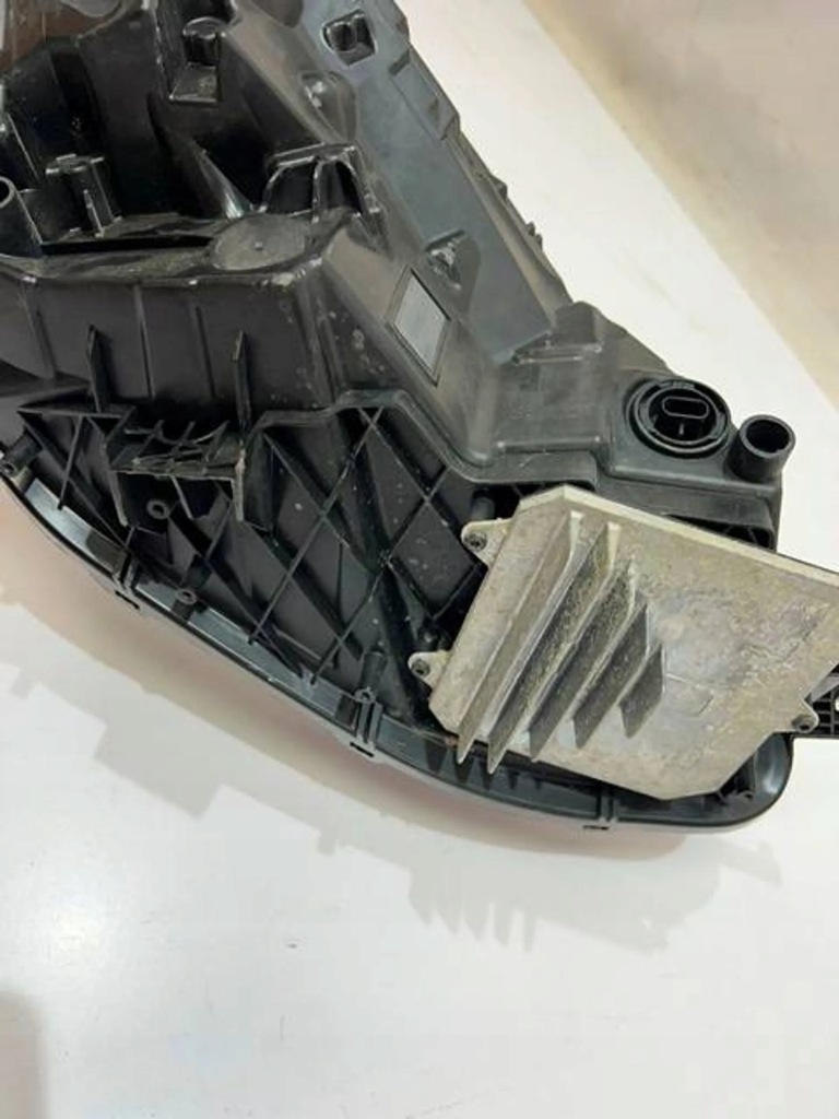 Tesla model 3 3 17-20 фара full led ліва перед Недорого