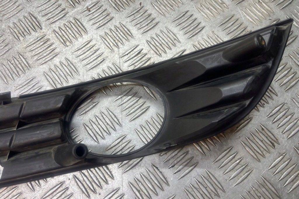 фото №9, Решётка противотуманных фар vw passat b6 3c2 3c0853666a 1.9l дизель 77kw 2007