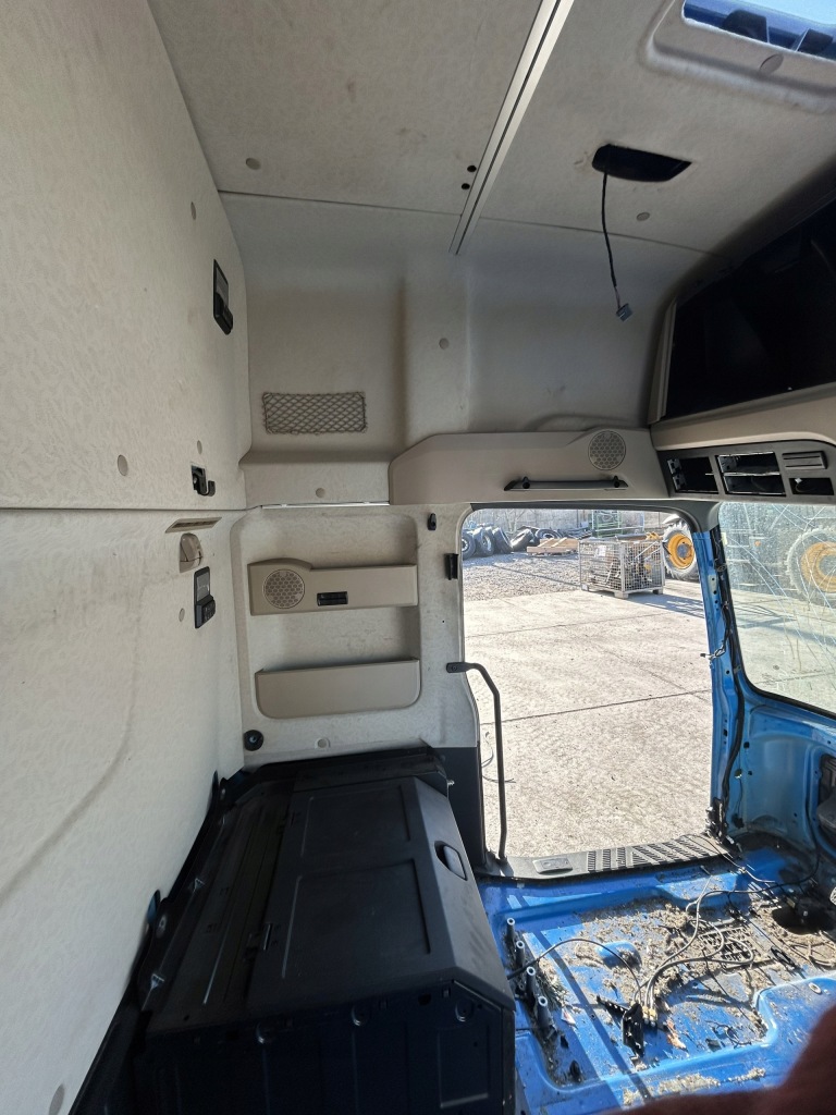 Четвертина кабіна mercedes actros mp5 l giga space 2,50m 2019 рік в Україні