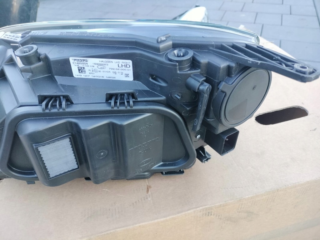 фото №6, Nowa лампа права фара 31420004 volvo v40 cc40