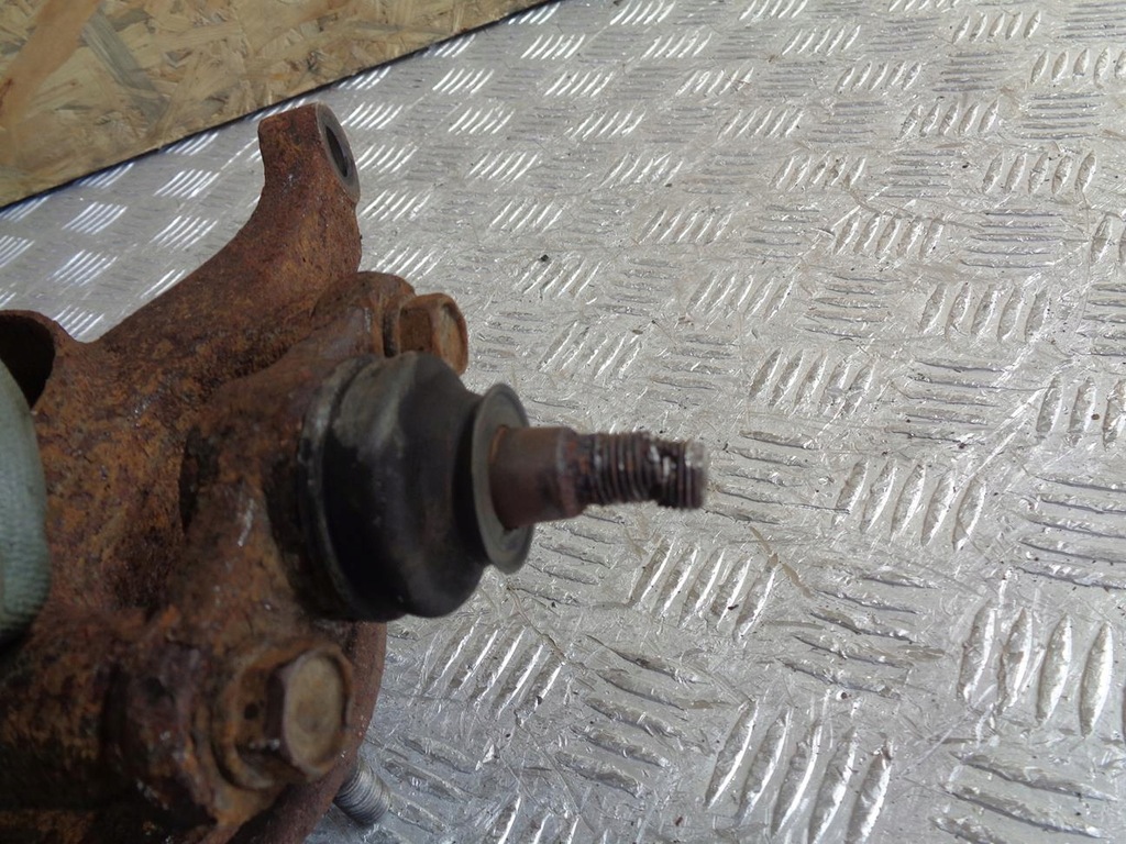 фото №7, Поворотний кулак ступиця права перед передня kia ceed 1 i 1.6 16v бензин 2006-