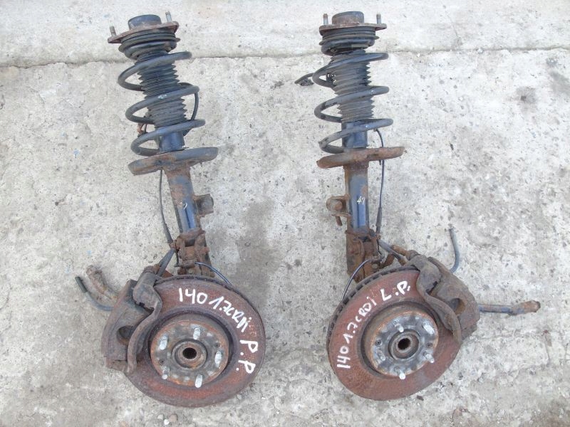 фото №1, Hyundai i40 амортизационная стойка поворотный кулак 1.7 crdi l/p