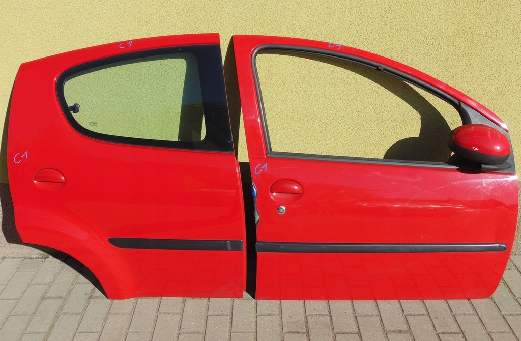 фото №1, Citroen c1 peugeot 107 5d дверь правое перед полный