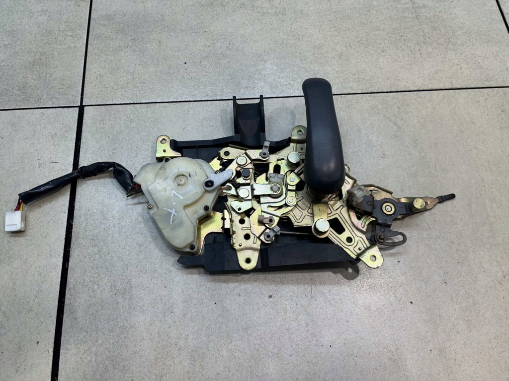 фото №1, Замок дверь раздвижных левый задняя 3pin mazda mpv 2.0 d