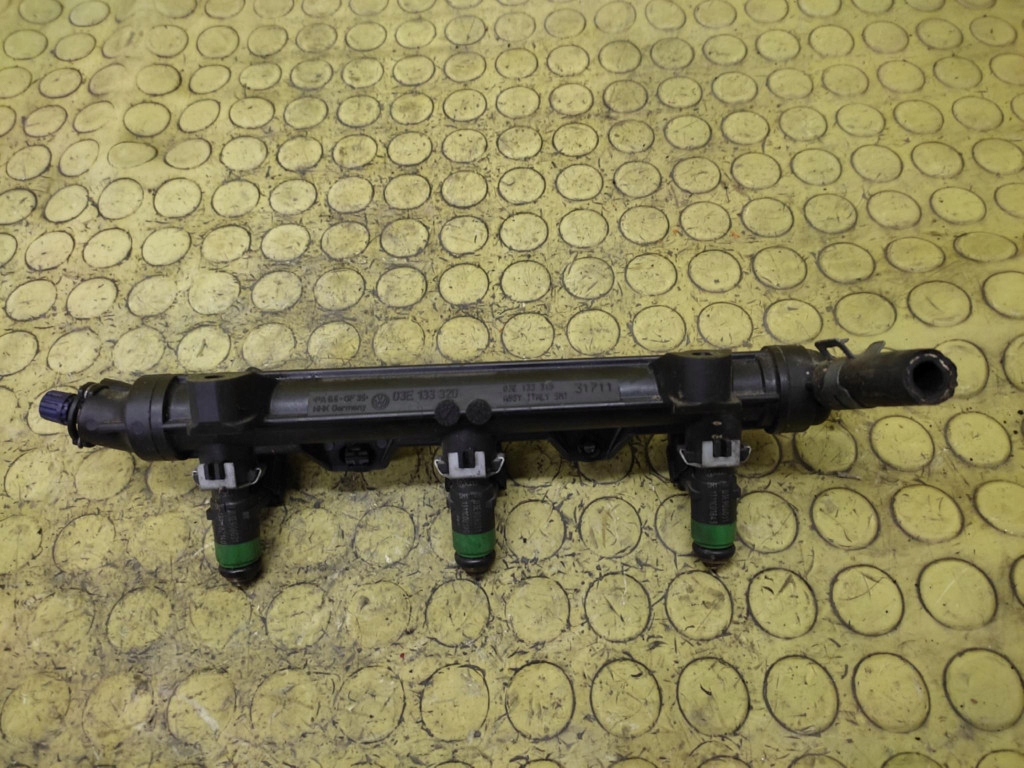 фото №1, Vw polo iv 1.2 молдинг упорскування 03e133320