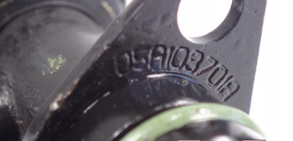 Соединитель труба поддон масляный 6.0 05a103701a audi q7 Цена