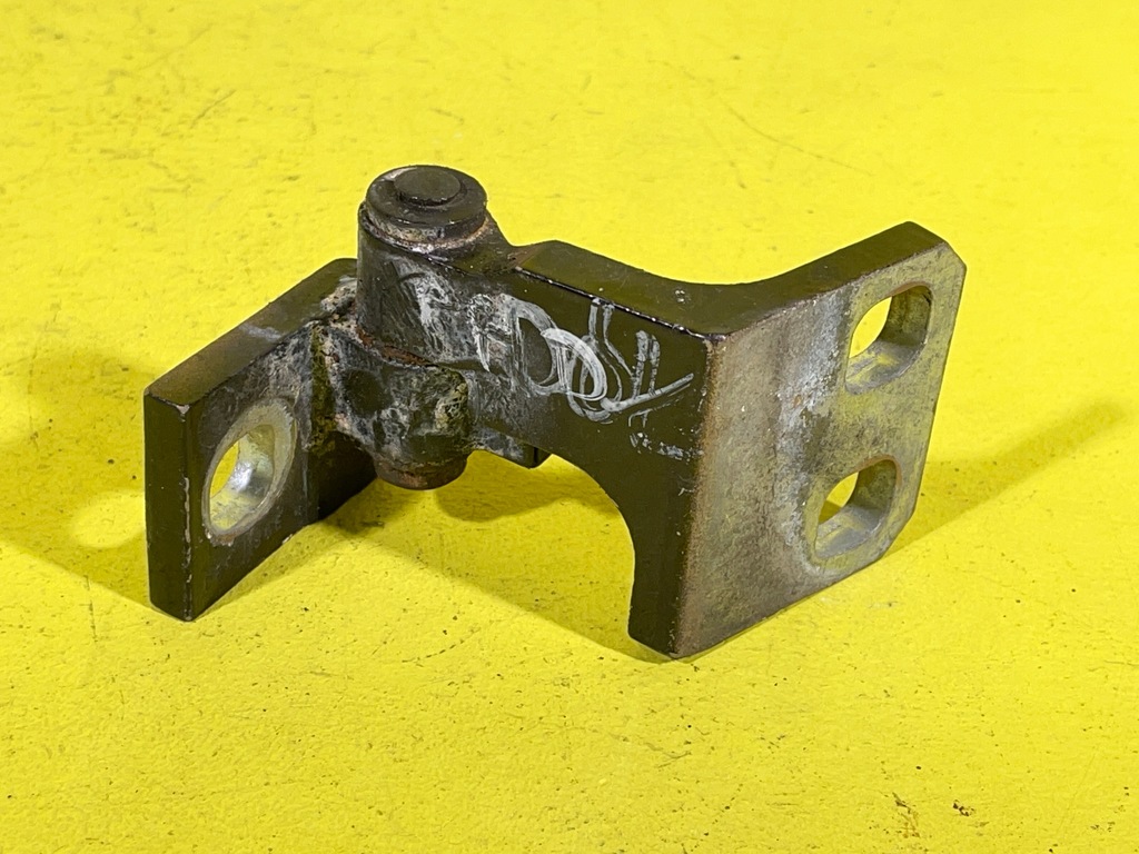 фото №3, Alfa romeo giulietta - петлі двері - правий перед dół