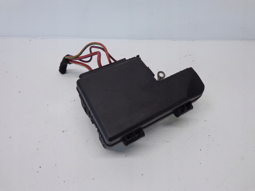 Купити Opel corsa d 1.0 12v коробка запобіжників 13195557