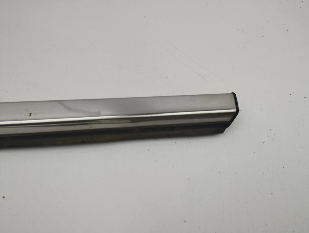 фото №7, Chrysler town & country v 2008 молдинг прокладка стекло дверь передних