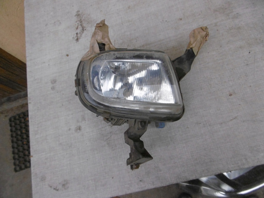 фото №1, Peugeot 306 противотуманная фара правый 0305053002 оригинальный номер