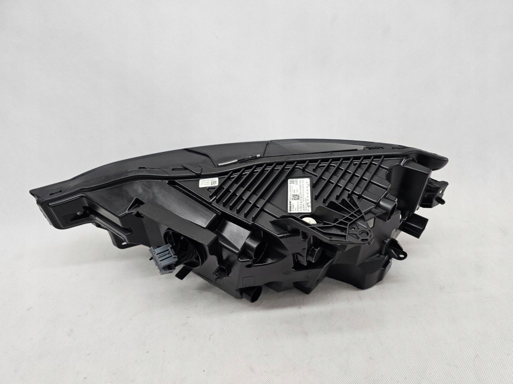 Volvo xc60 2 2017+ фара перед правый  full led европа 31108601 Недорого