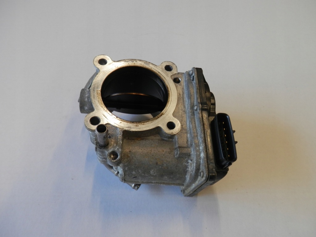 фото №1, Toyota hilux viii 2.4d дроссельная заслонка 26100-0e010