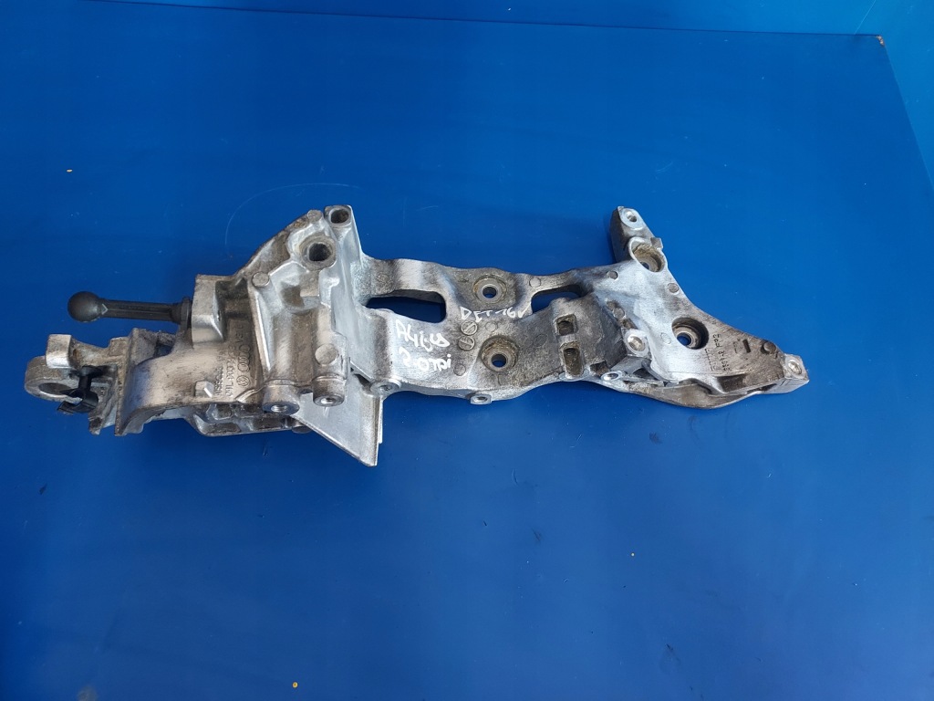Купить Кронштейн генератора audi a4 b9 2.0 tdi 04l903143b