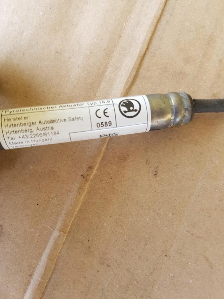 фото №5, Патрон капот skoda octavia iii 5e0823823b