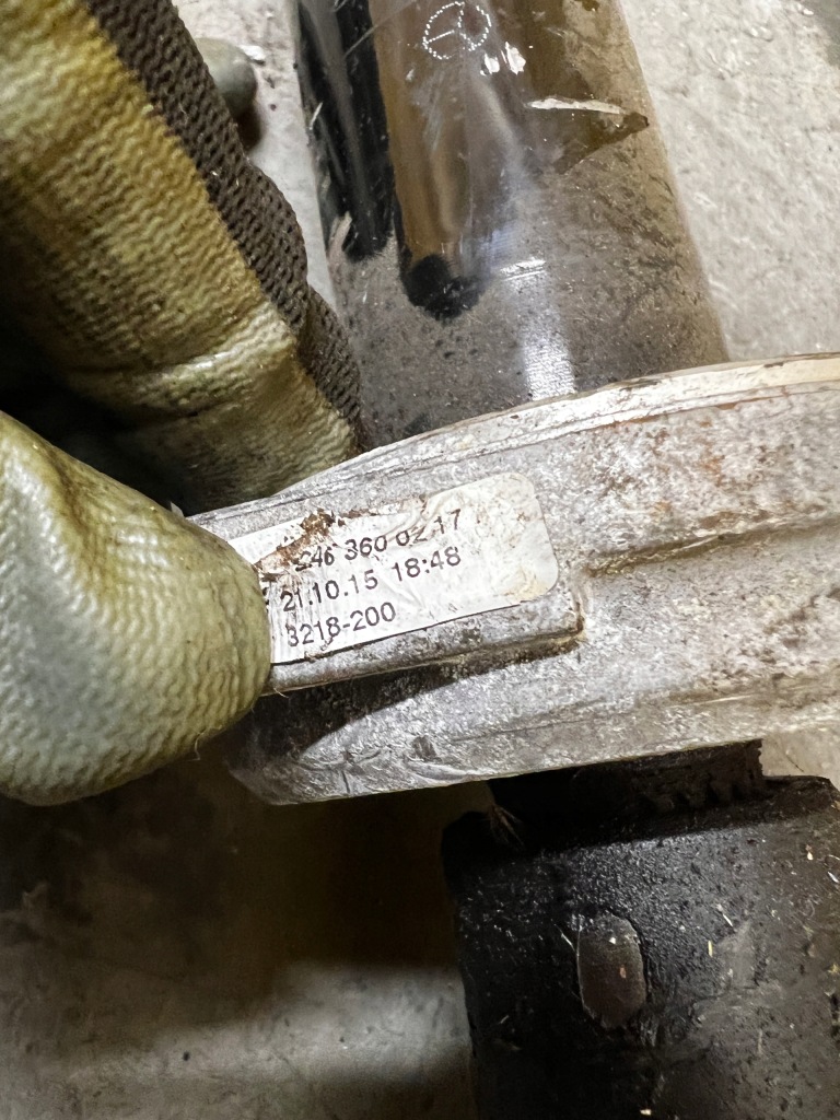 Приводной вал перед передняя правая  правый  infiniti q30 mercedes a w176 1.5 дизель Доставка