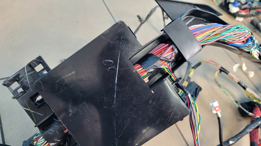 фото №6, Dodge challenger 6.4l srt hemi smpi v8 джгут відсік двигуна 68281168ae