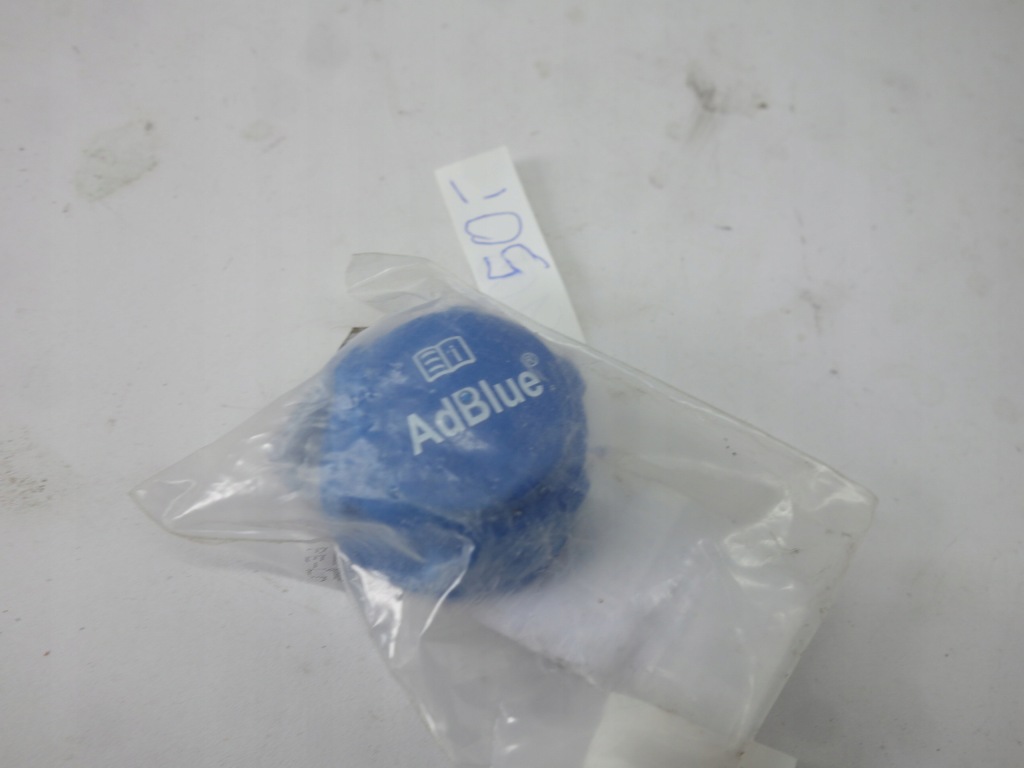 Купить Крышка заливной adblue mercedes a0004706105