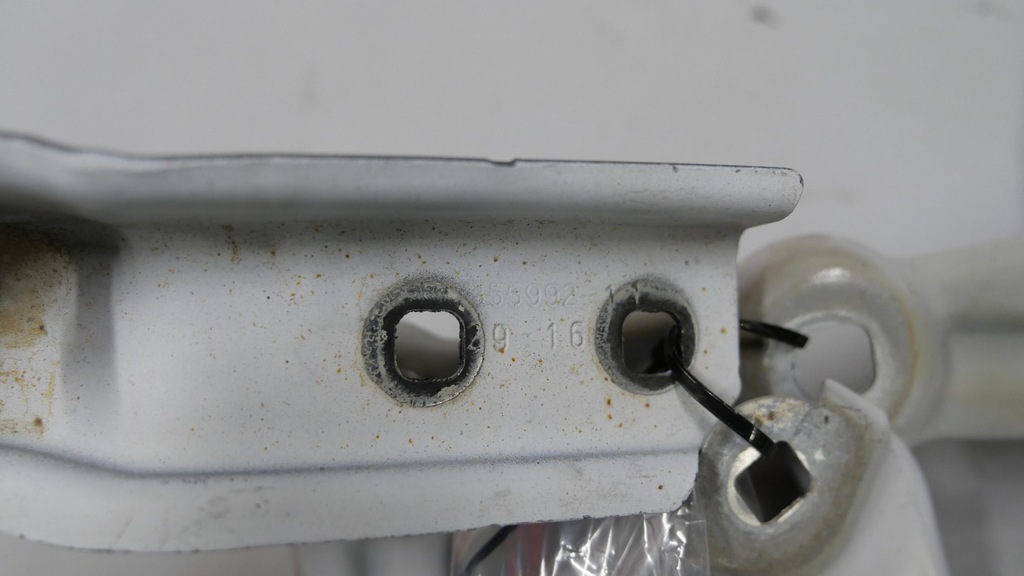 фото №7, Bmw x1 f48 кронштейн крила правого 7427130 7355992 7427136