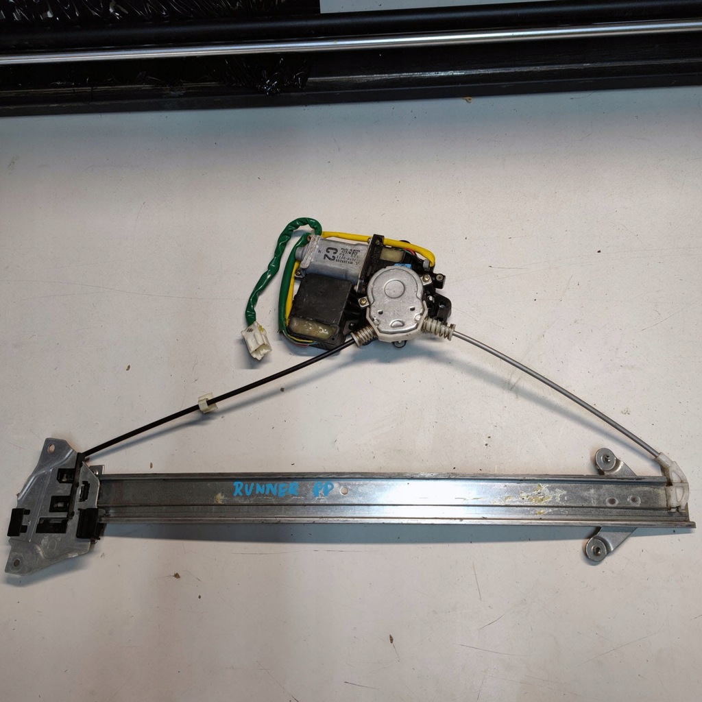 фото №1, Mitsubishi space runner подъемник стекло правый przo