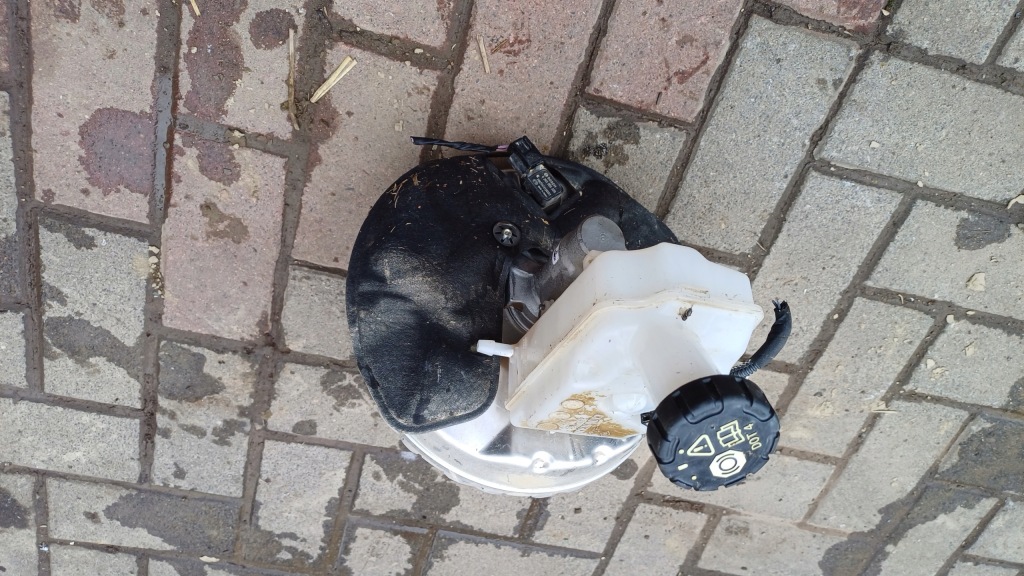 Купити Renault clio v насос гальмівна 472109156r