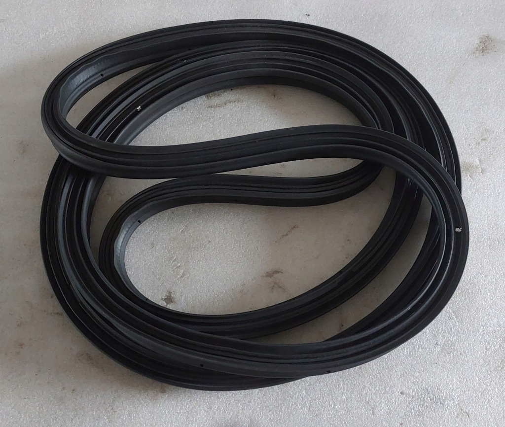 фото №1, Kia sportage 18 прокладка кришки багажника 87321f1000