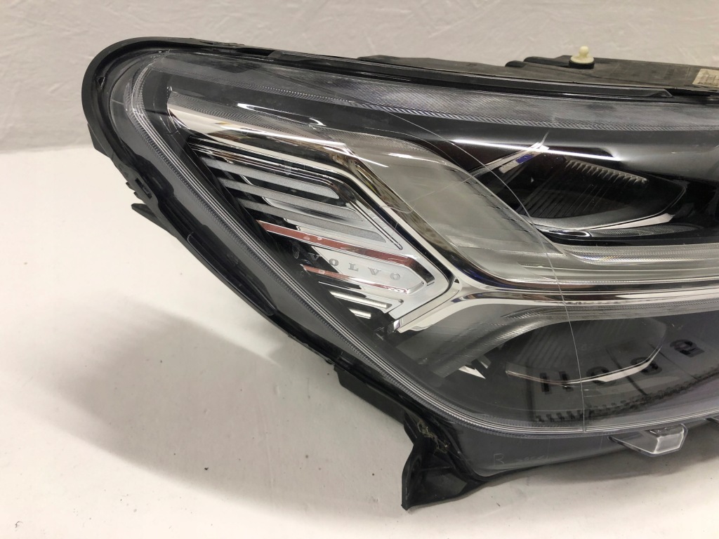Volvo xc40 фара правий full led mid 18 - 22 Ціна