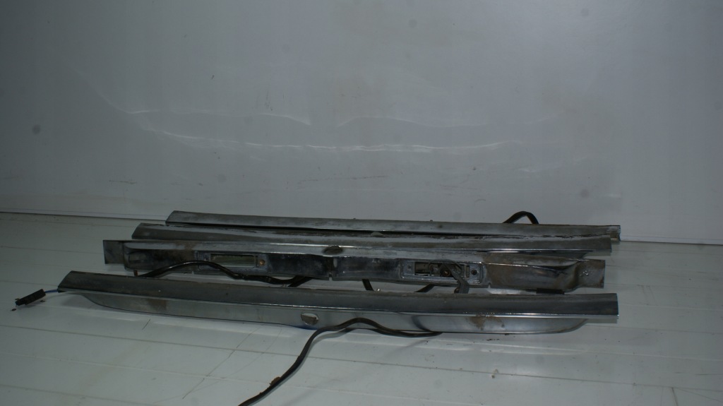 Купити Mercedes r107 sl slc молдинг хром під  кришка багажника задній задня 1076901580