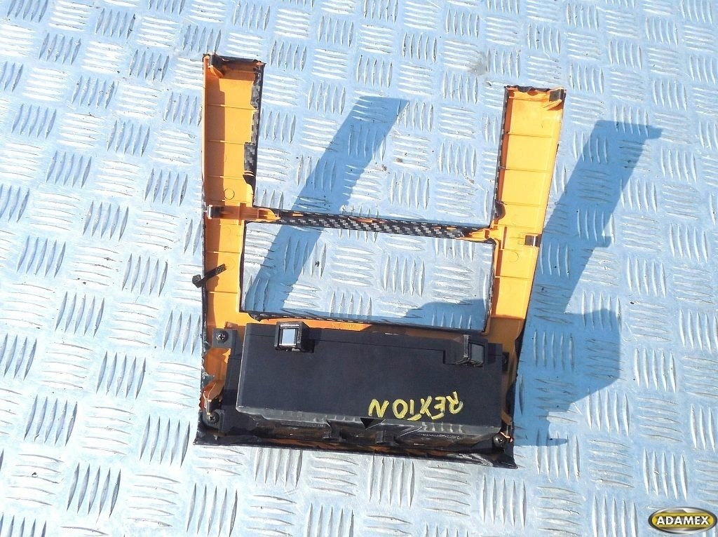 фото №5, Ssangyong rexton 2.9xdi 03r - бардачок панель