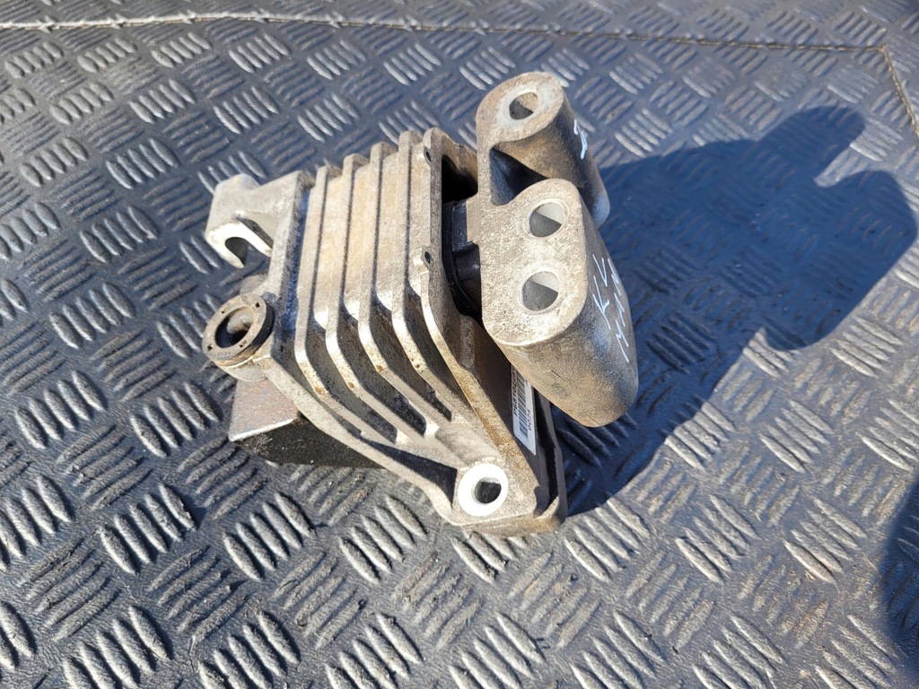 фото №5, Подушка двигателя механическая коробка передач p68102281af jeep cherokee kl 2.0 crd mtj multijet