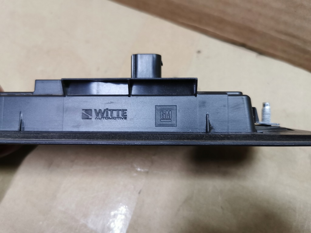 фото №4, Кнопка крышки багажника opel astra v k