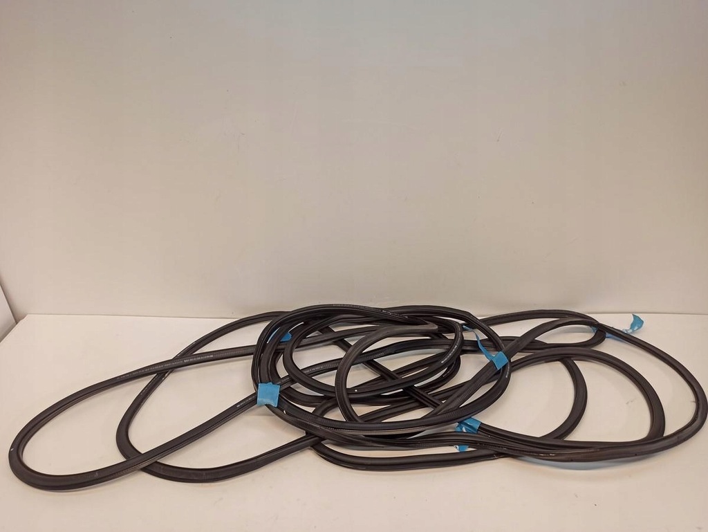 фото №1, Skoda karoq прокладка крышки, дверь 2020