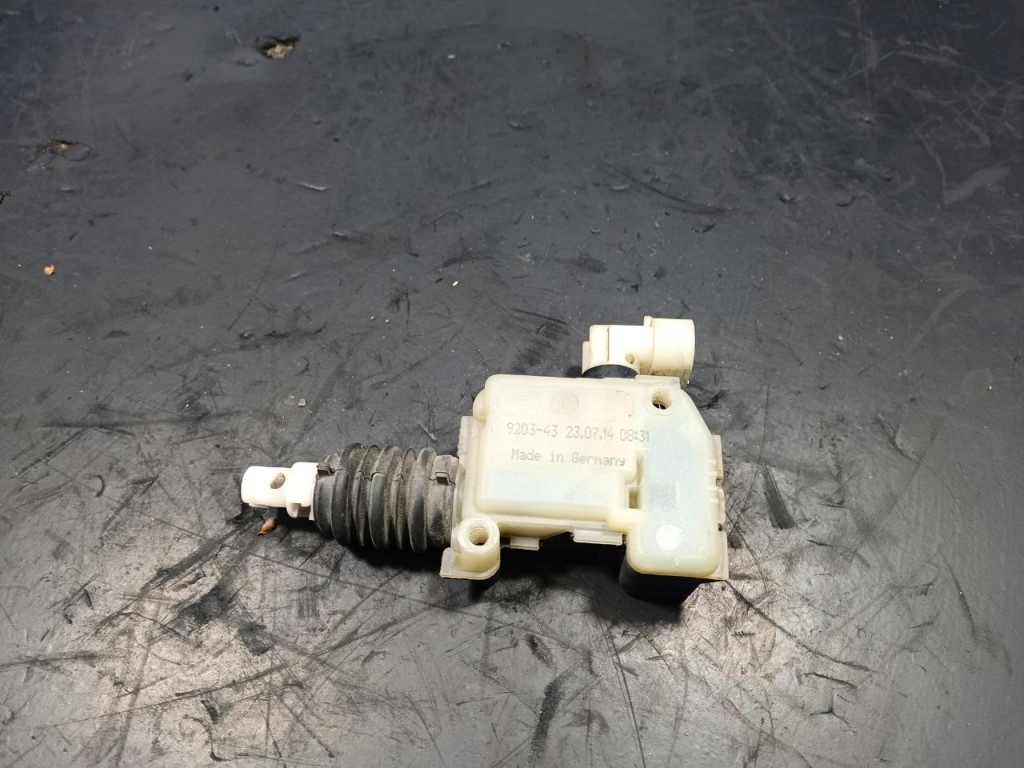 фото №1, Tesla model s замок капот 9203-43