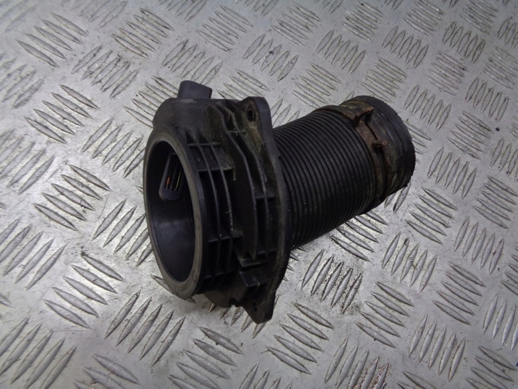 фото №1, Расходомер vw passat b6 2.0 fsi 068905379c