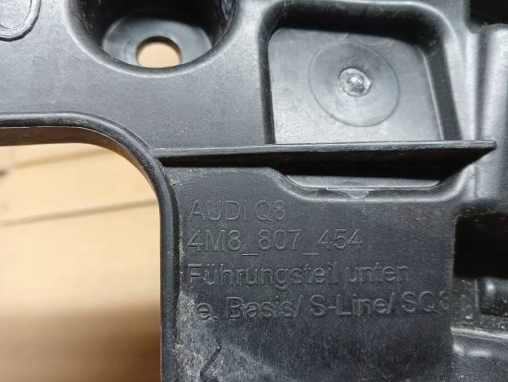 фото №7, M28 audi q8 напрямна бампера правий задня 4m8807454